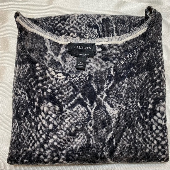 Talbots Pure Merino Wool Women’s Sweater XS Long Bishop Sleeve Gray Snake Print - Picture 12 of 12